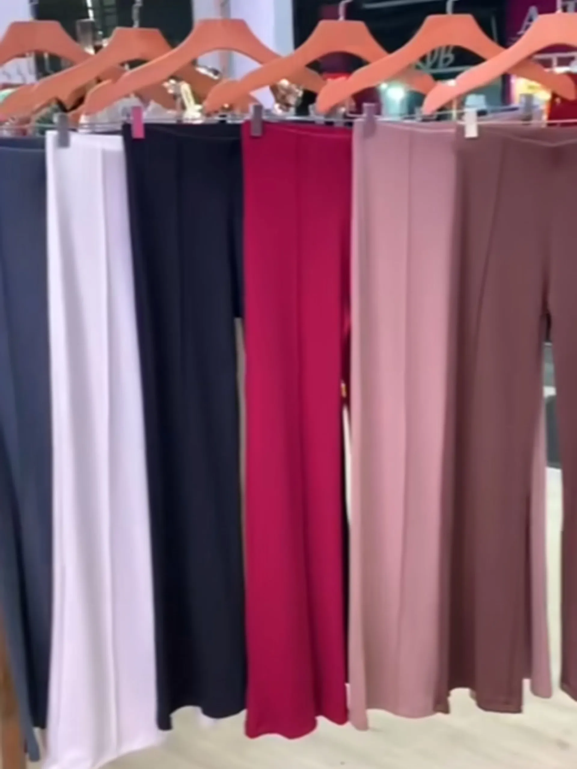 Calça Flare em Ribana Premium